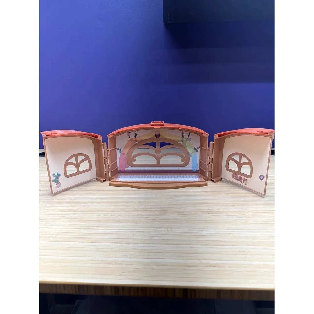 Bluey Calypso's School Playset Moose Toys Fold-Out Structure Only Used